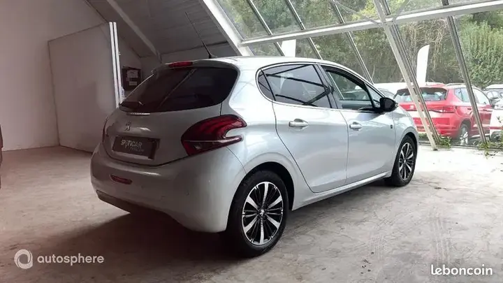 Peugeot 208 2018 photo 5