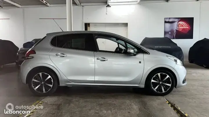 Peugeot 208 2018 photo 4