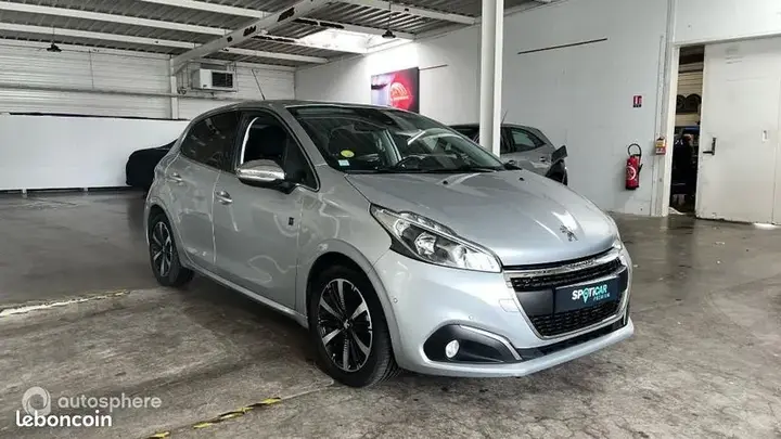 Peugeot 208 2018 photo 3