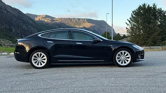 Tesla Model S 2018 photo 2