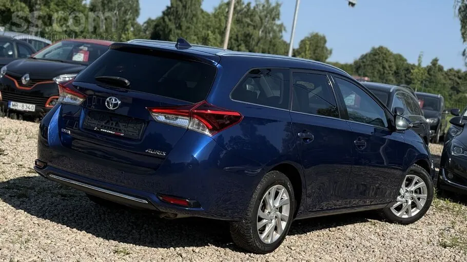 Toyota Auris 2015 photo 3