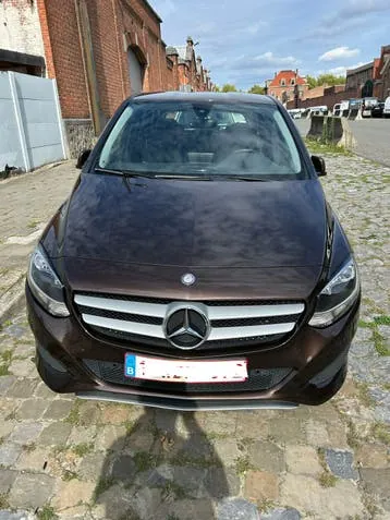 Mercedes-Benz B 180
