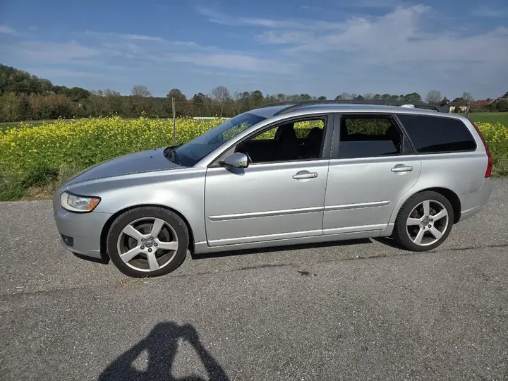 Volvo V50 2011 photo 2