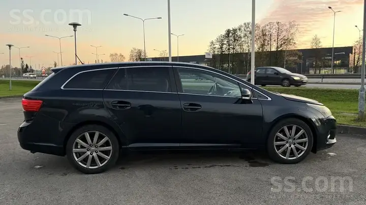 Toyota Avensis 2013 photo 2