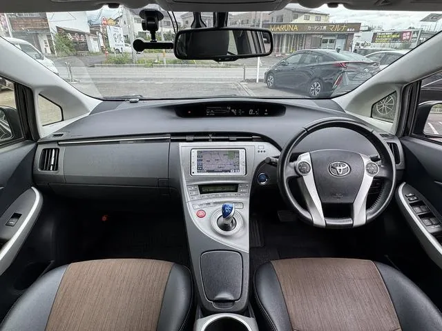 Toyota Prius 2014 photo 2