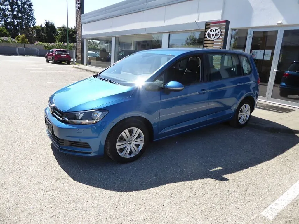 Volkswagen Touran 2017 photo 2