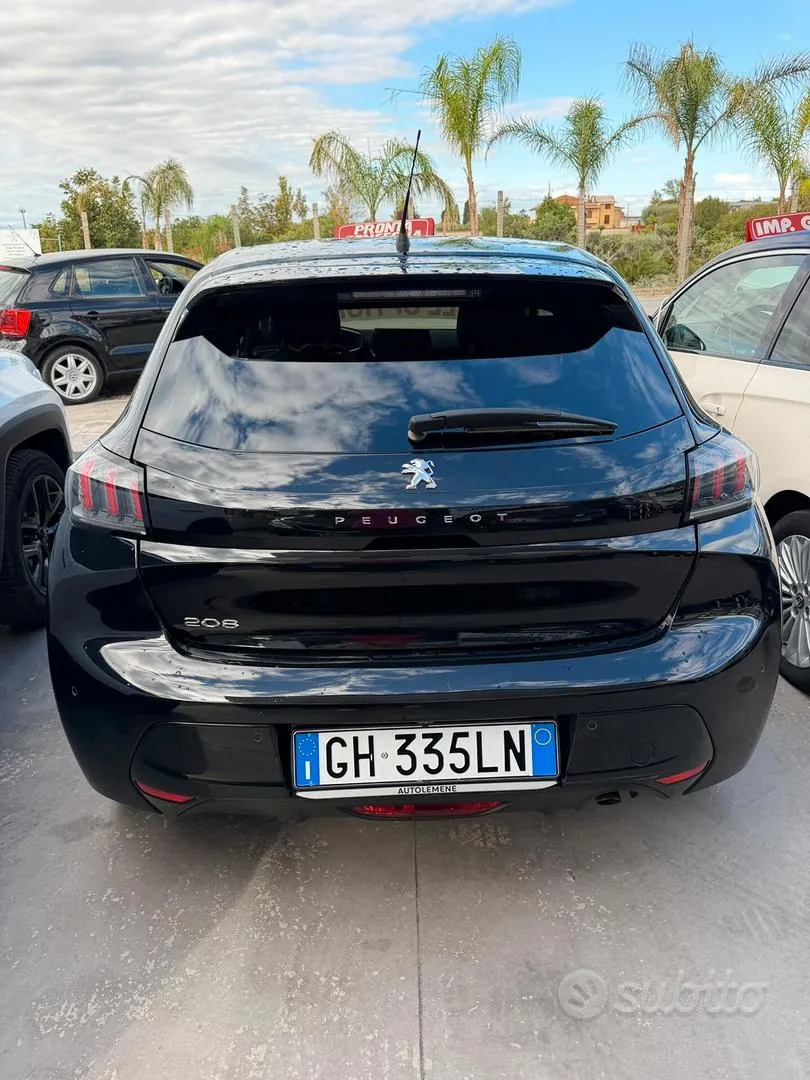Peugeot 208 2022 photo 2