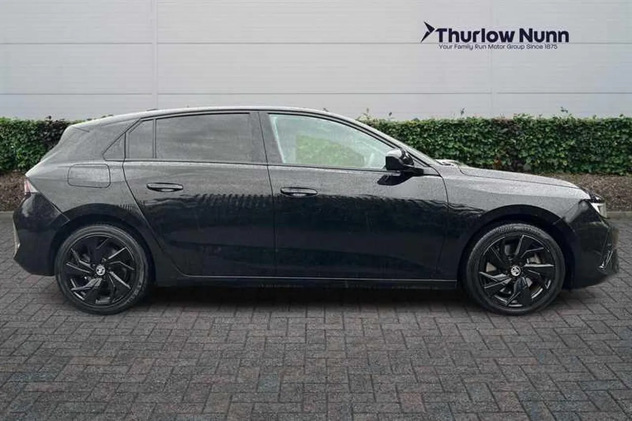 Vauxhall Astra 2024 photo 2