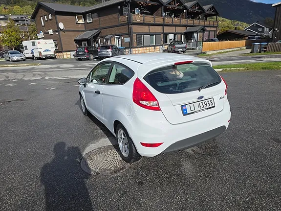 Ford Fiesta 2011 photo 4