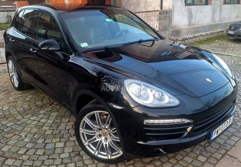 Porsche Cayenne 2012 photo 2