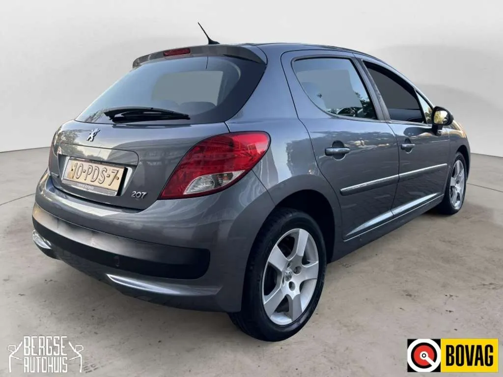 Peugeot 207 2011 photo 3