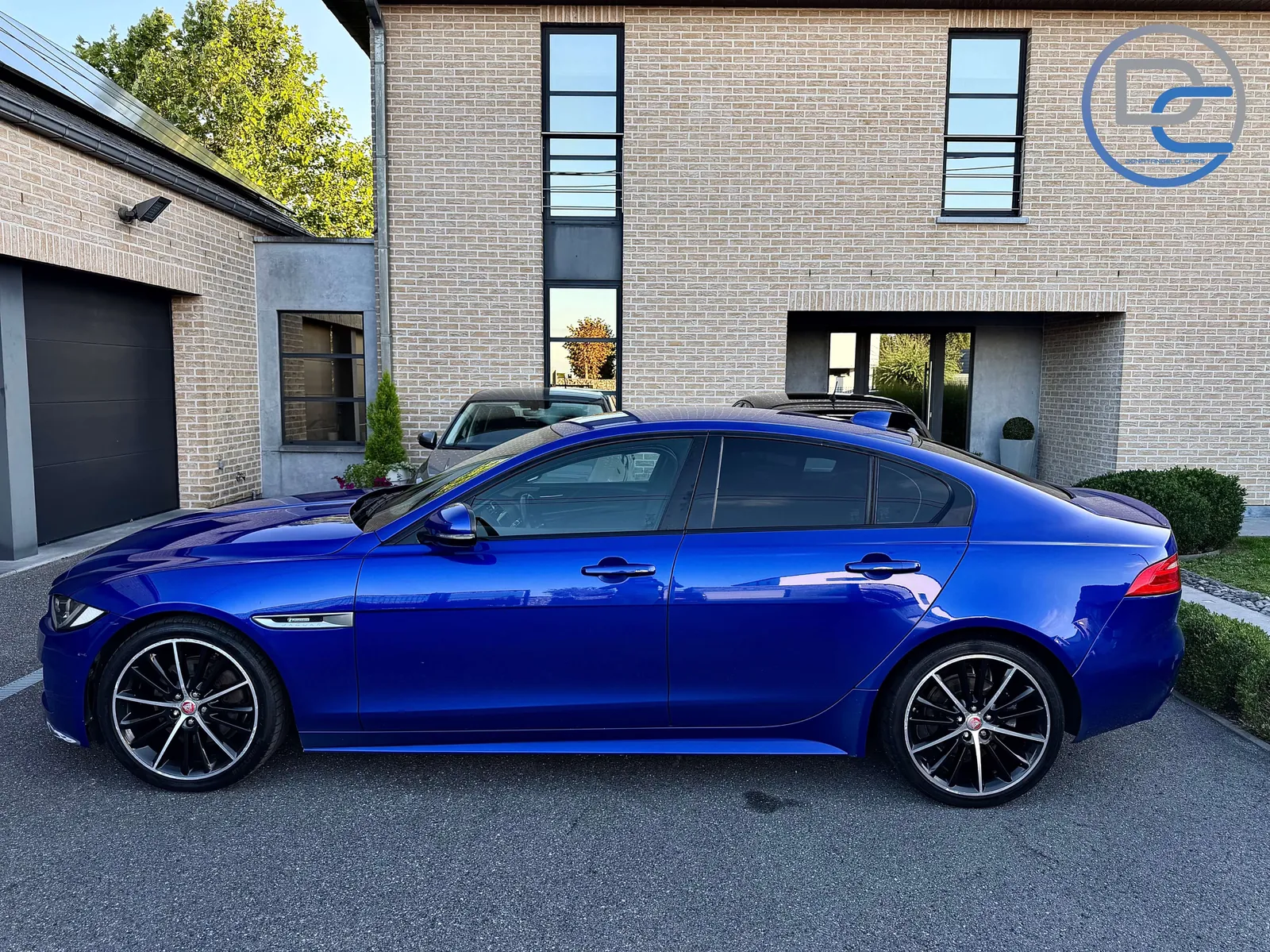 Jaguar Xe 2017 photo 5