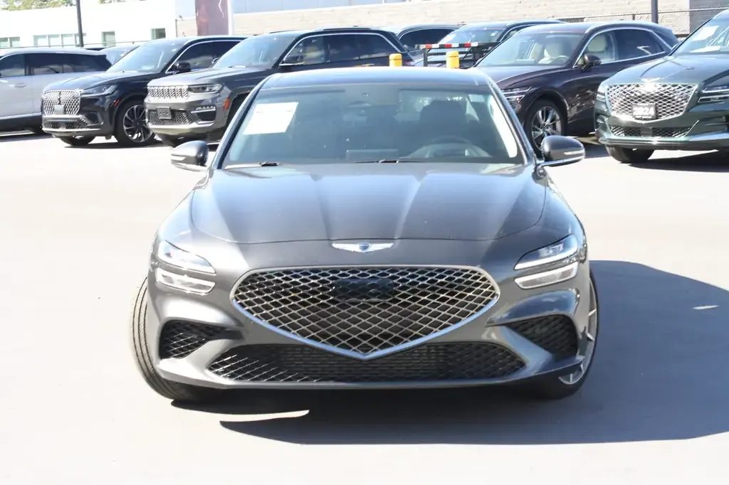 Genesis G70 2023 photo 2