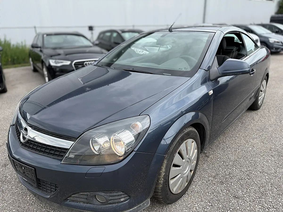 Opel Astra 2010 photo 2