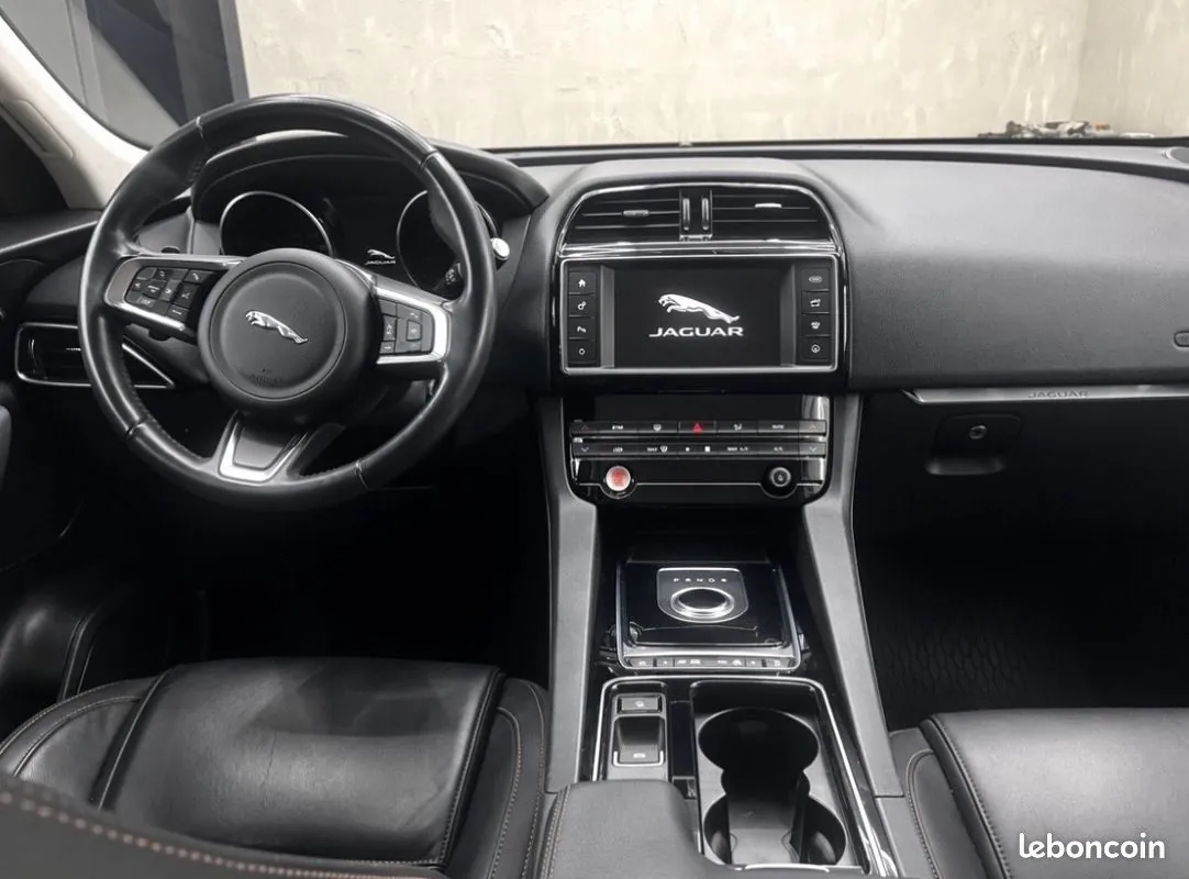 Jaguar F-Pace 2018 photo 3
