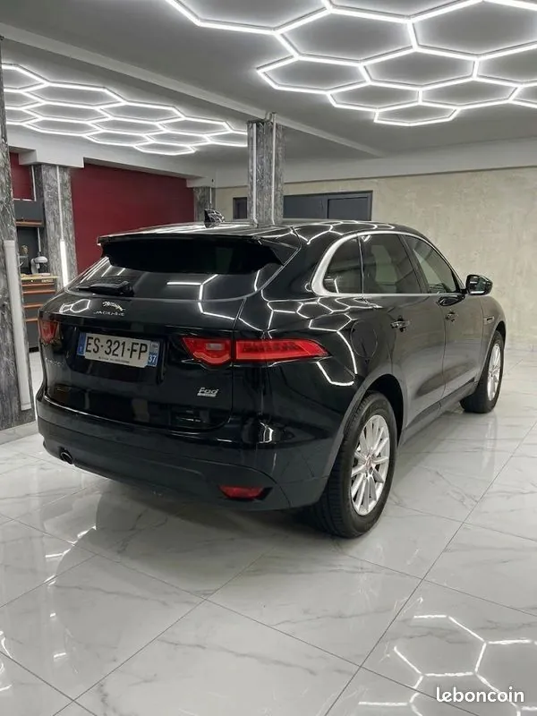 Jaguar F-Pace 2018 photo 2