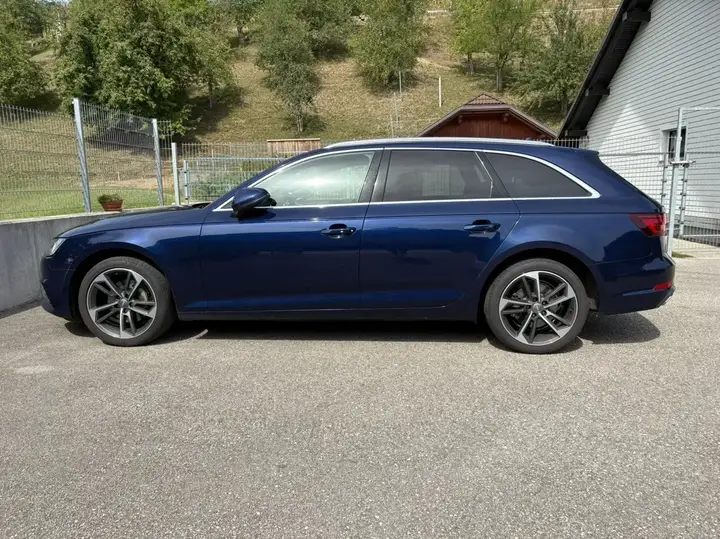 Audi A4 2019 photo 2