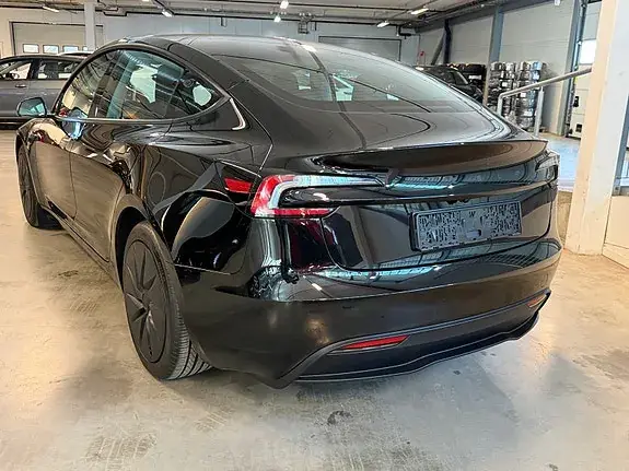 Tesla Model 3 2026 photo 5