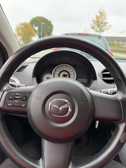 Mazda 2 2008 photo 2