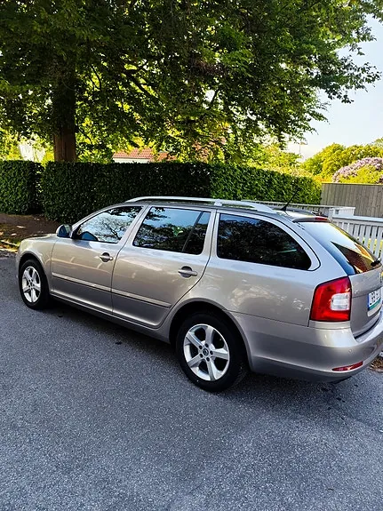 Skoda Octavia 2011 photo 4