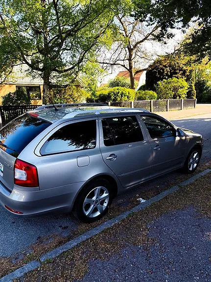 Skoda Octavia 2011 photo 2