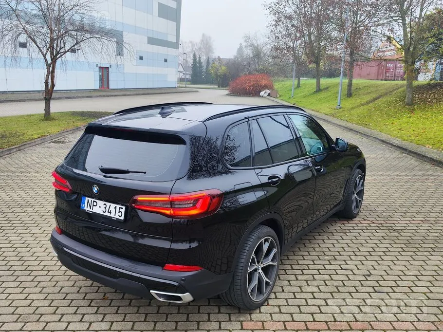 BMW X5 2022 photo 2