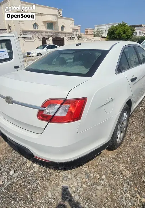 Ford Taurus 2011 photo 3