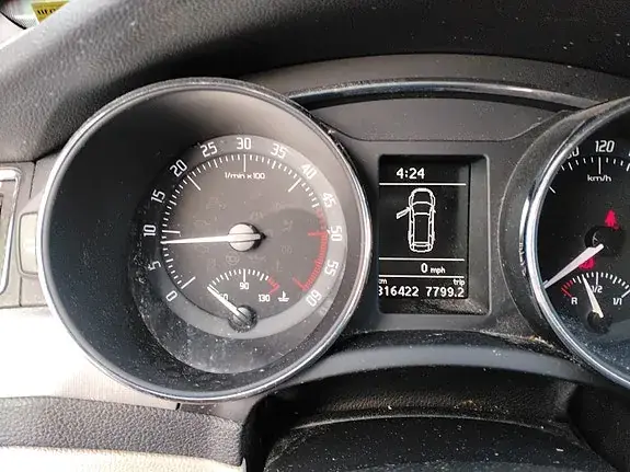 Skoda Superb 2011 photo 3