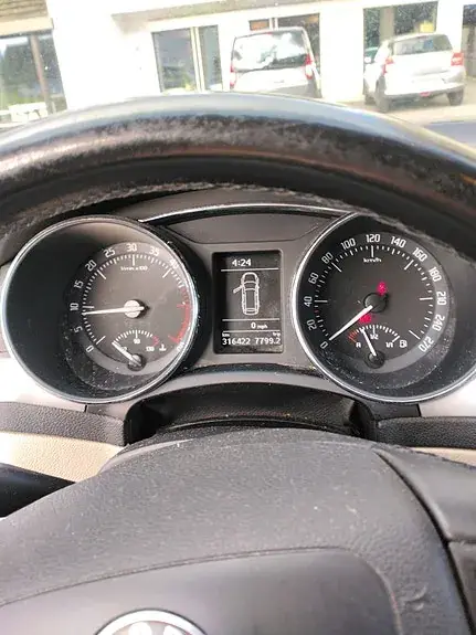 Skoda Superb 2011 photo 2