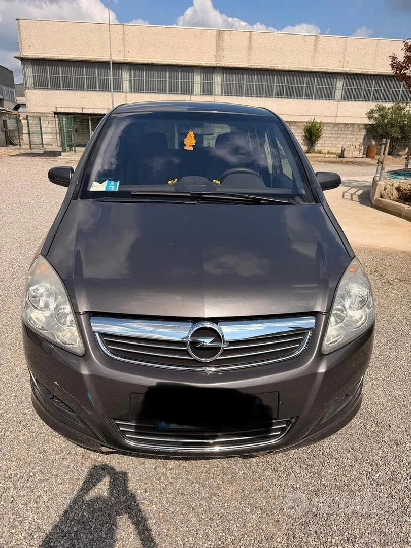 Opel Zafira 2010 photo 2