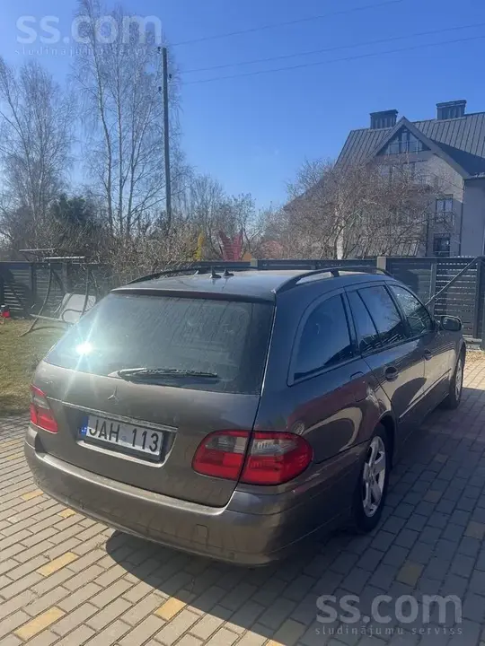 Mercedes-Benz E220 2006 photo 2