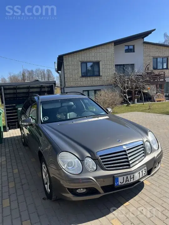 Mercedes-Benz E220 2006 photo 3