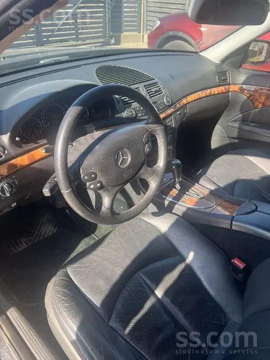 Mercedes-Benz E220 2006 photo 4
