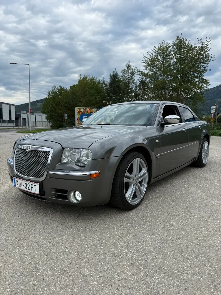 Chrysler 300 C 2006 photo 2