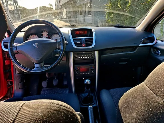 Peugeot 207 2008 photo 5