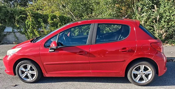 Peugeot 207 2008 photo 2