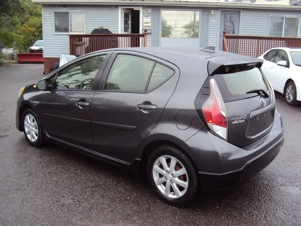 Toyota Prius C 2017 photo 5