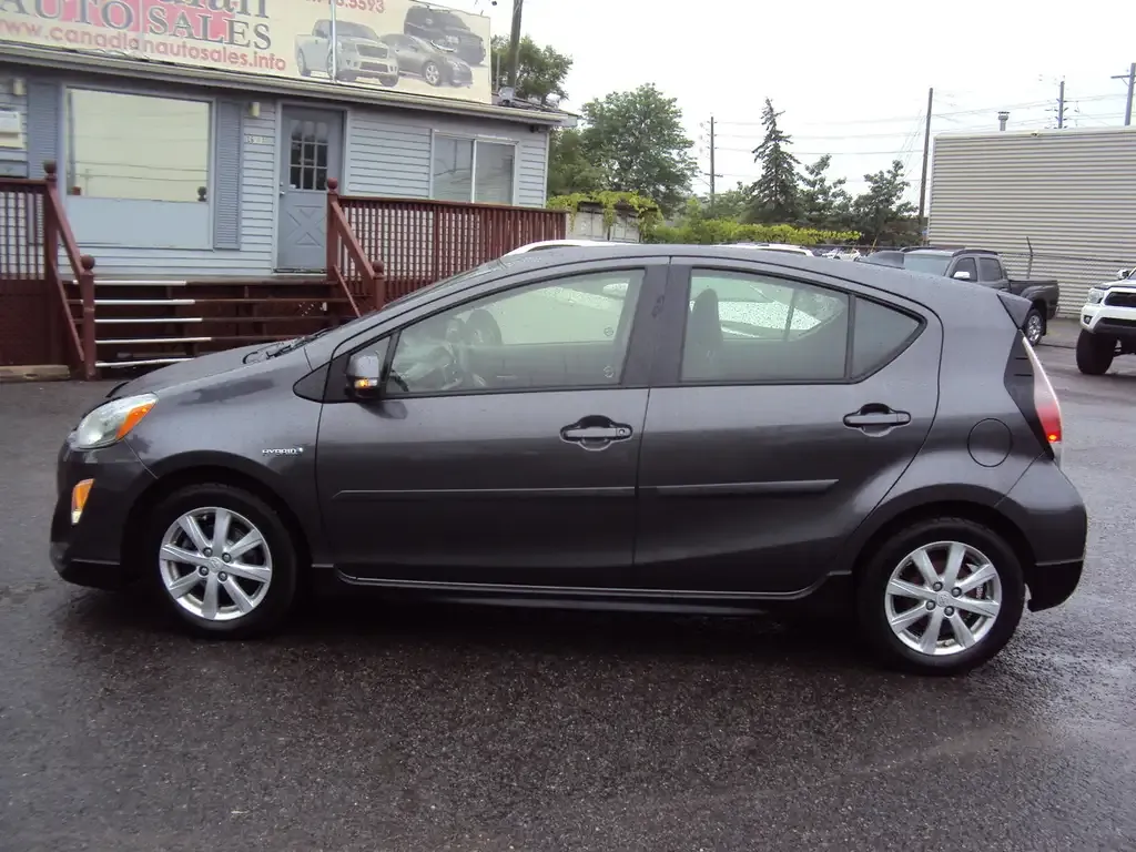 Toyota Prius C 2017 photo 4