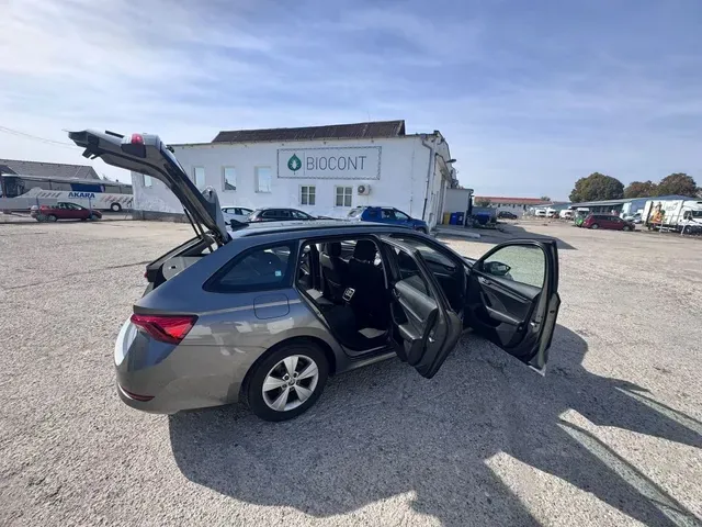 Skoda Octavia Combi 2022 photo 4