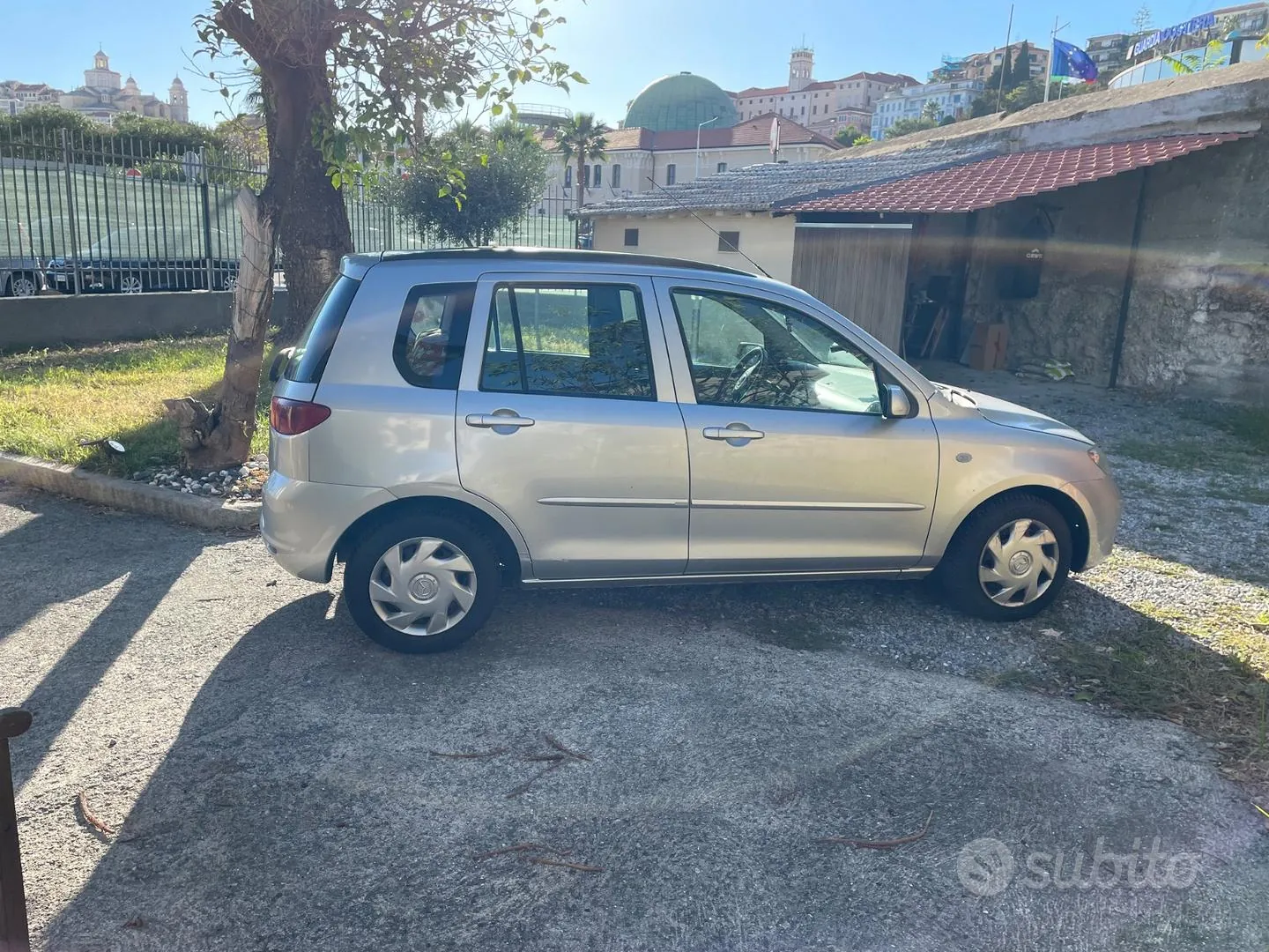Mazda 2 2004 photo 2