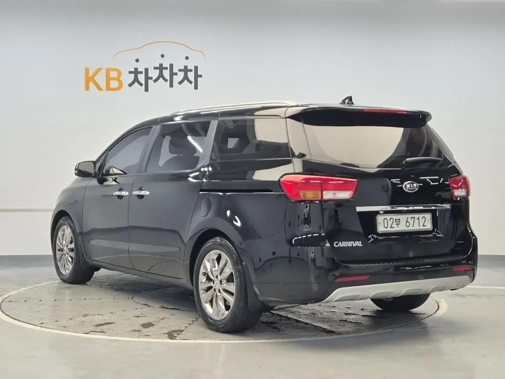 Kia Carnival 2016 photo 2