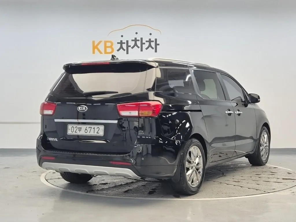 Kia Carnival 2016 photo 3
