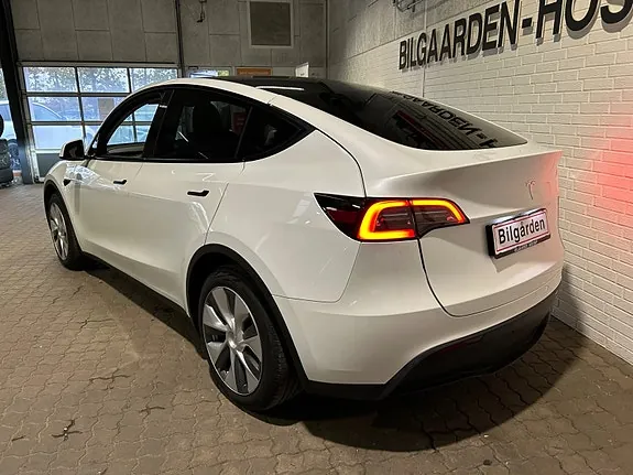 Tesla Model Y 2024 photo 4