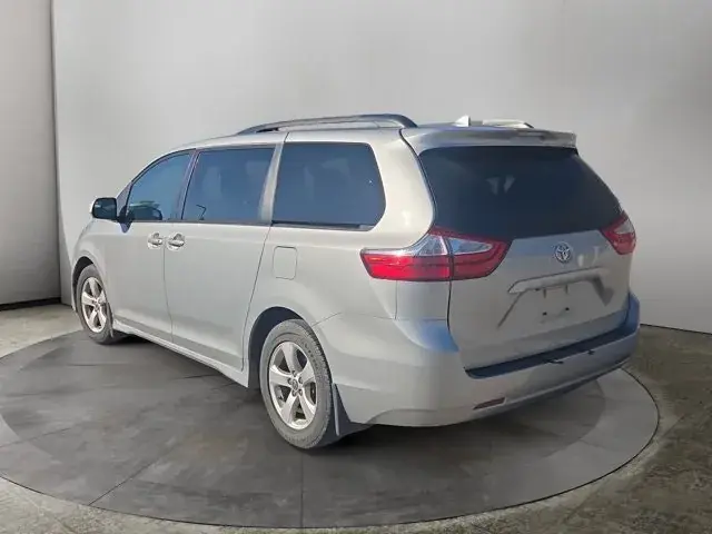 Toyota Sienna 2019 photo 3