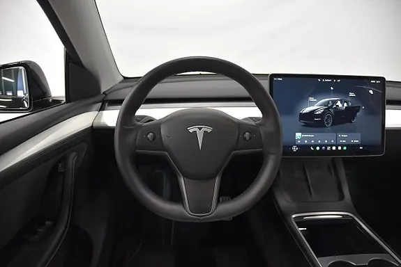 Tesla Model Y 2024 photo 2