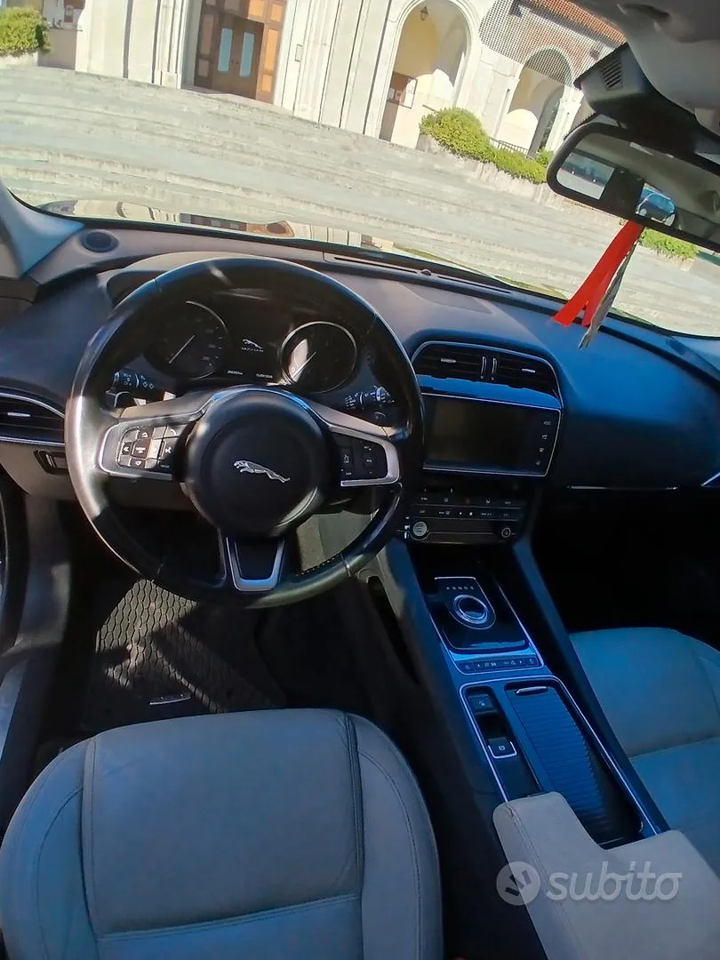 Jaguar F-Pace 2017 photo 5