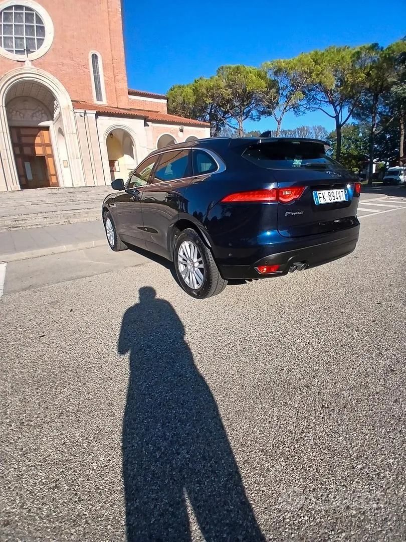 Jaguar F-Pace 2017 photo 2