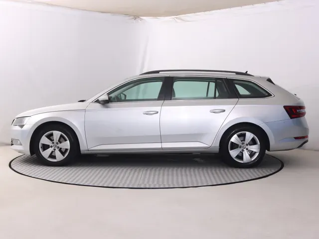 Skoda Superb Combi 2016 photo 2