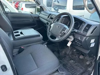 Toyota Hiace 2020 photo 4