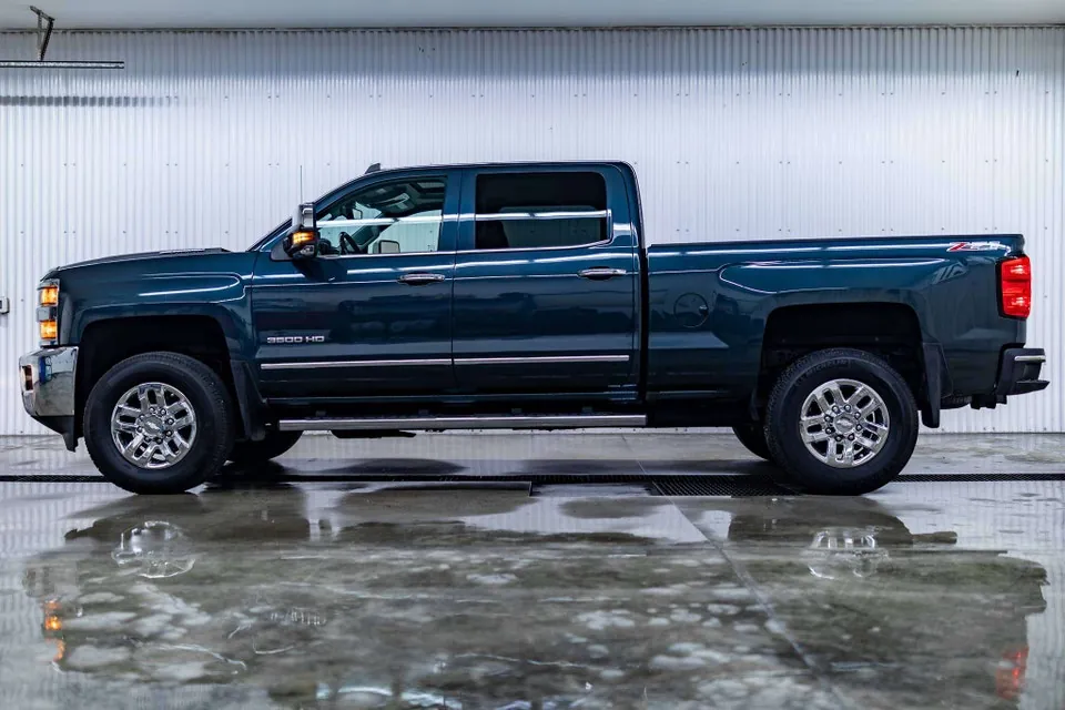 Chevrolet Silverado 3500Hd 2017 photo 2
